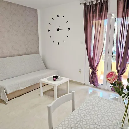 Appartamento In Mit Eigenem Balkon By Interhome *