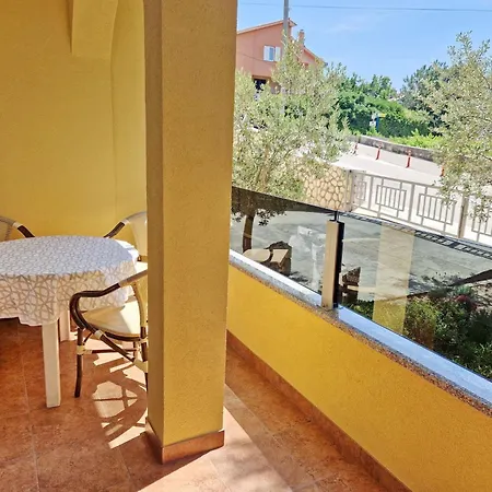 In Mit Eigenem Balkon By Interhome Appartamento Baška
